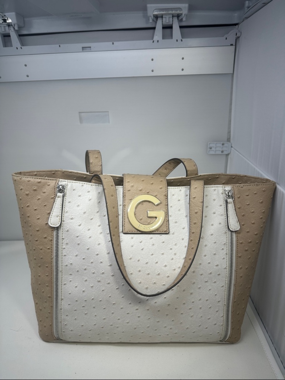 Guess tote